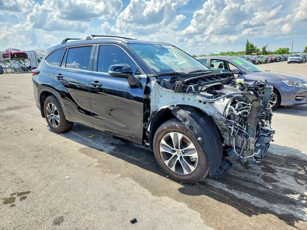 2025 TOYOTA HIGHLANDER LE, XLE, Limited — Passenger 3/4
