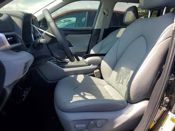 2025 TOYOTA HIGHLANDER LE, XLE, Limited — DENT