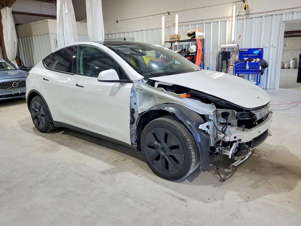 2025 TESLA MODEL Y