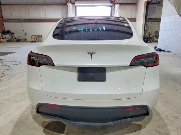 2025 TESLA MODEL Y