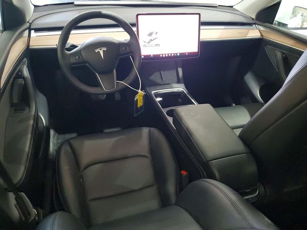 2025 TESLA MODEL Y