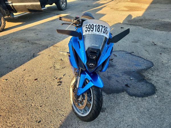 2025 SUZUKI GSX-8R