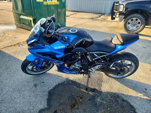 2025 SUZUKI GSX-8R