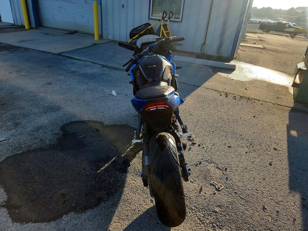 2025 SUZUKI GSX-8R