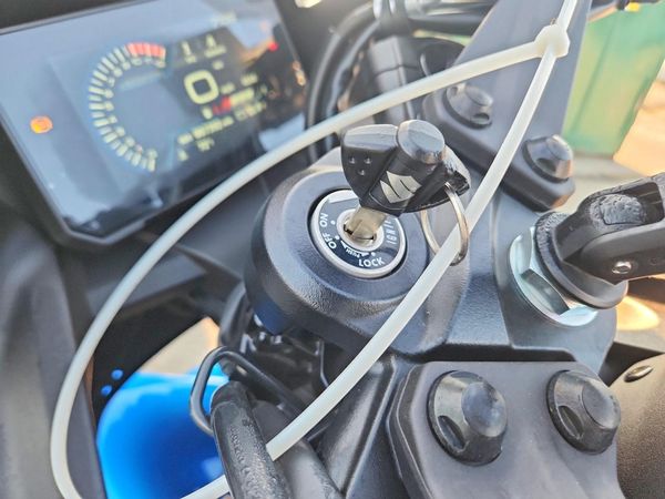 2025 SUZUKI GSX-8R