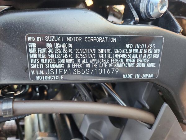 2025 SUZUKI GSX-8R