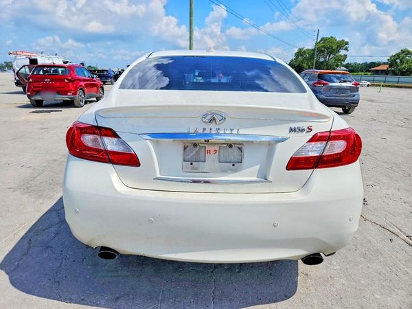 2013 INFINITI M56