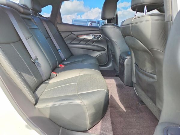 2013 INFINITI M56