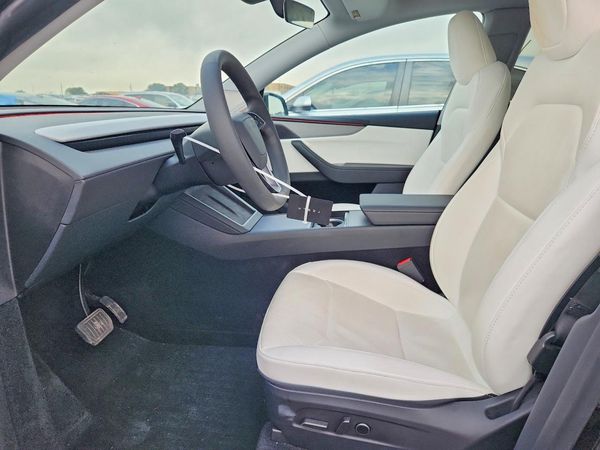 2026 TESLA MODEL Y