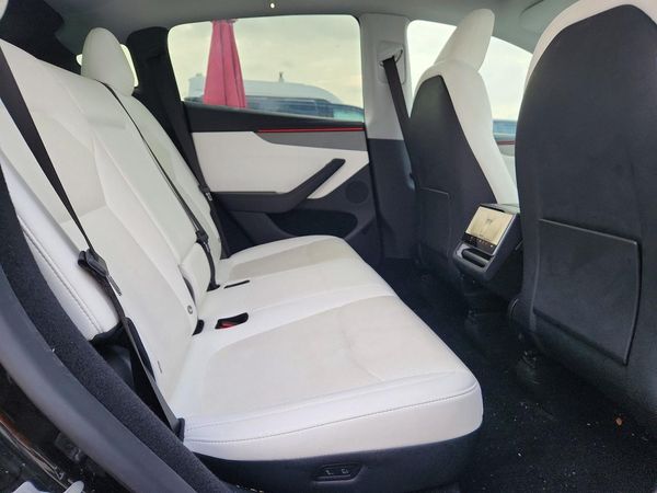 2026 TESLA MODEL Y