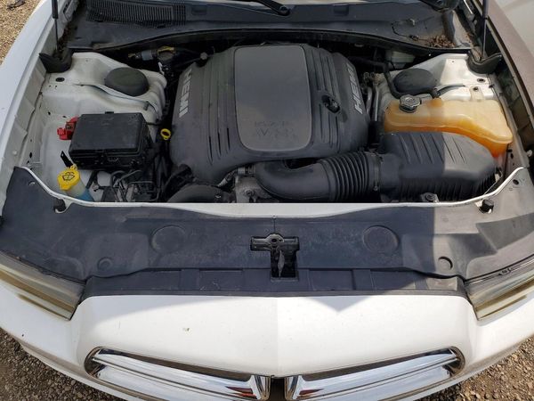 2014 DODGE CHARGER R/T — Engine bay