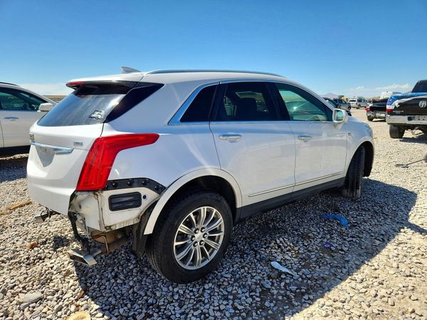 2017 CADILLAC XT5
