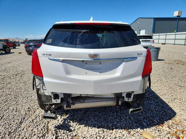 2017 CADILLAC XT5