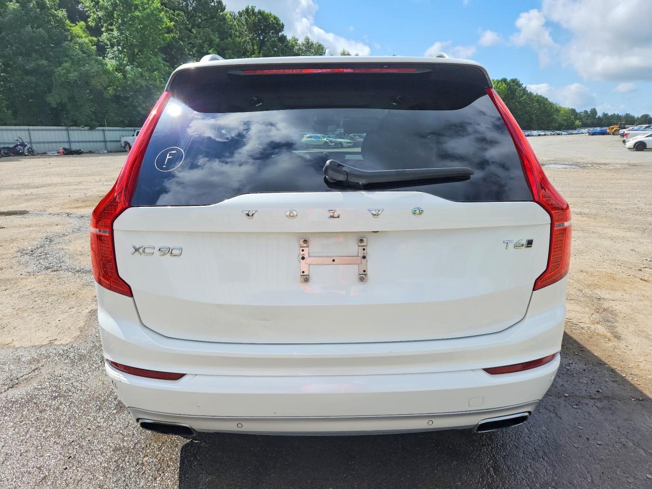 2018 VOLVO XC90 Momentum