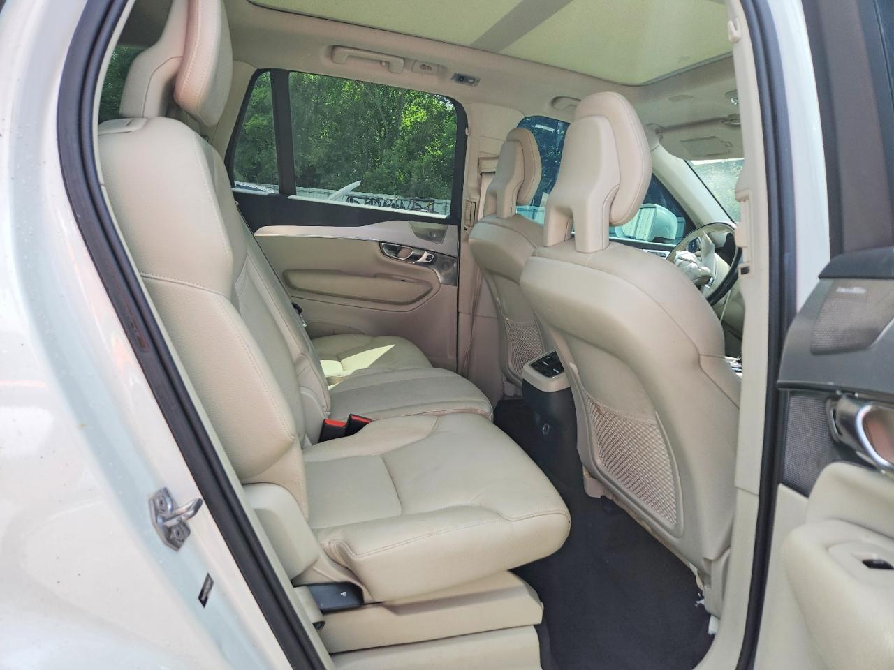 2018 VOLVO XC90 Momentum