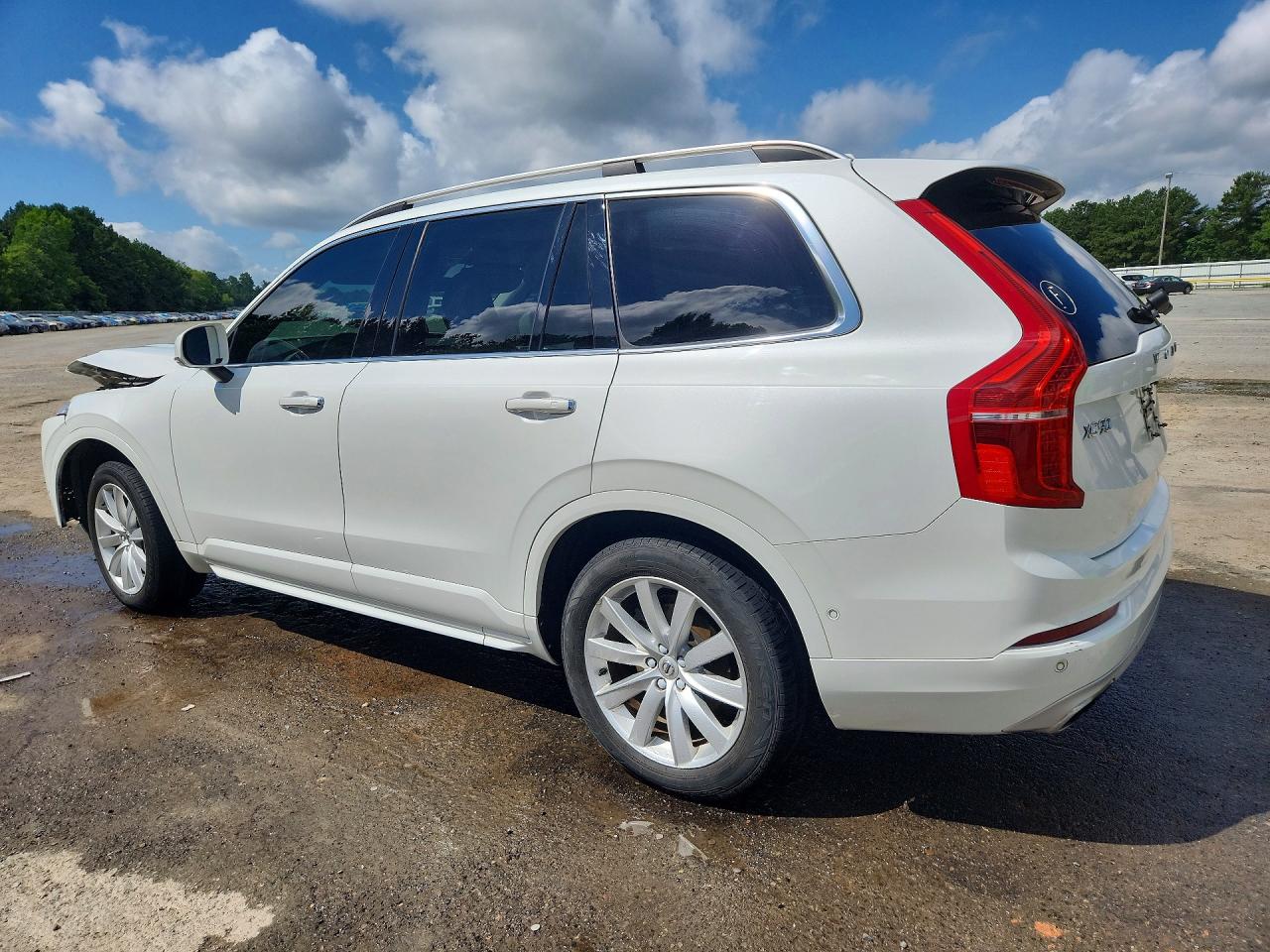 2018 VOLVO XC90 Momentum
