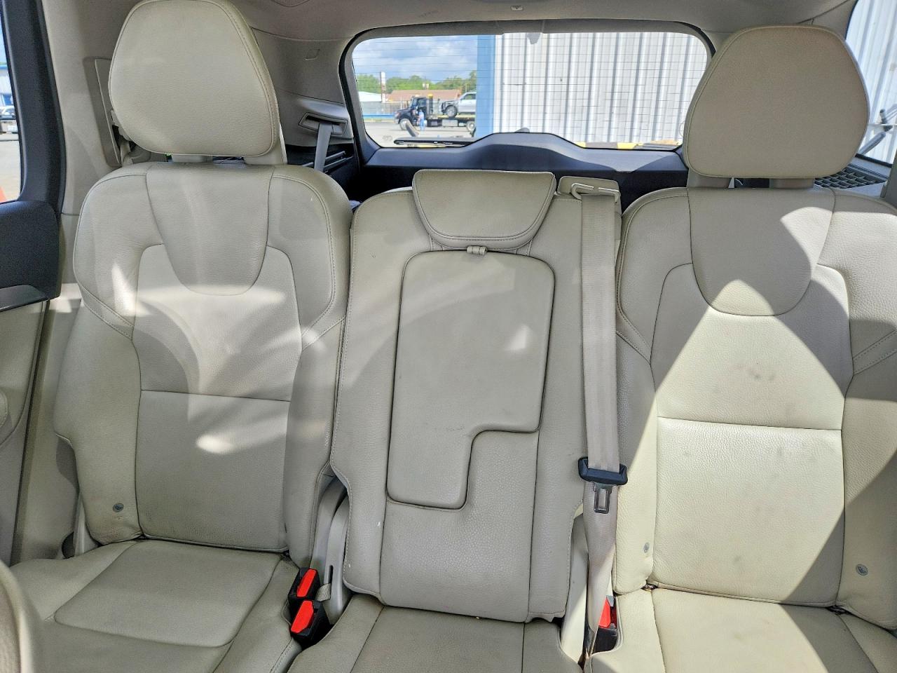 2018 VOLVO XC90 Momentum