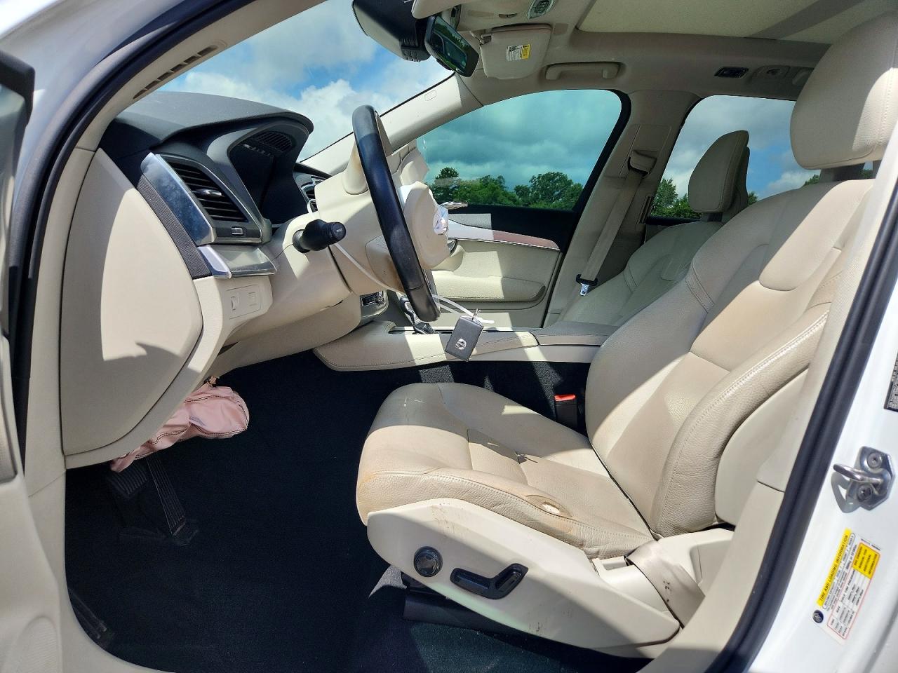 2018 VOLVO XC90 Momentum