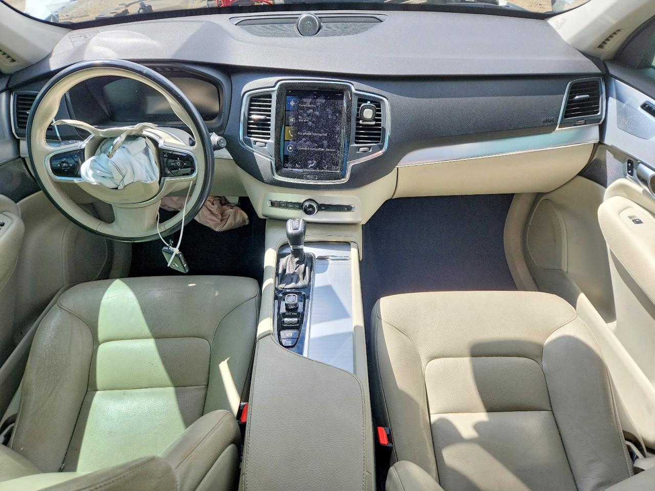 2018 VOLVO XC90 Momentum