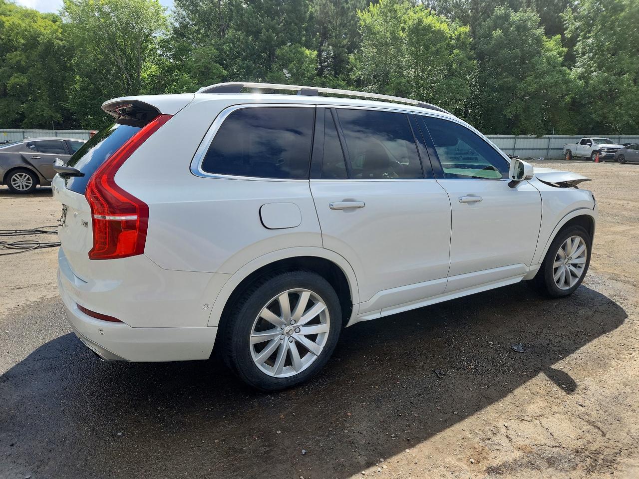 2018 VOLVO XC90 Momentum