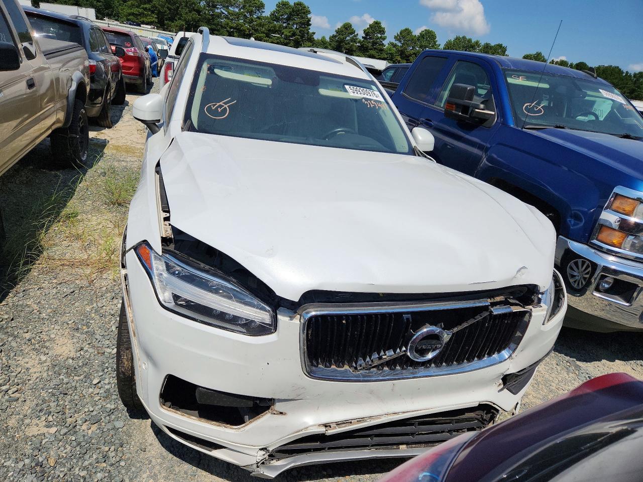 2018 VOLVO XC90 Momentum