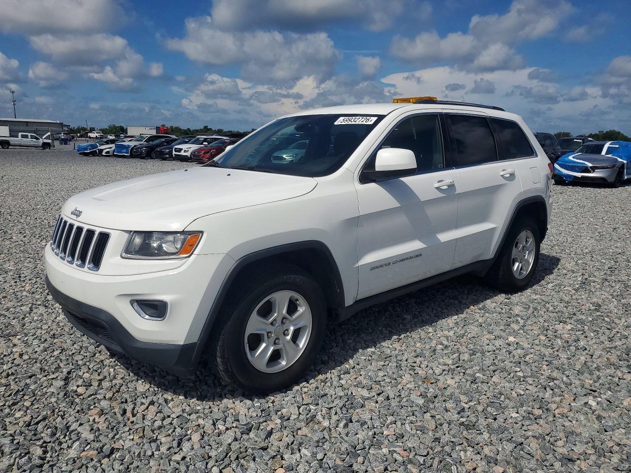 2016 JEEP GRAND CHEROKEE Laredo — Front 3/4