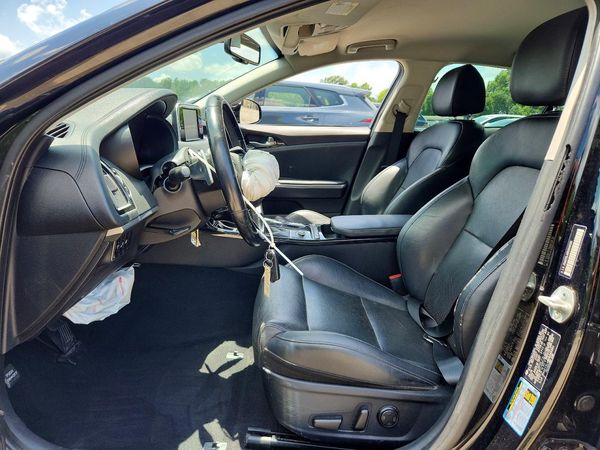 2019 KIA STINGER Base