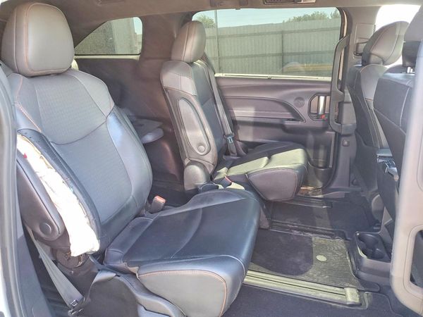 2021 TOYOTA SIENNA XSE