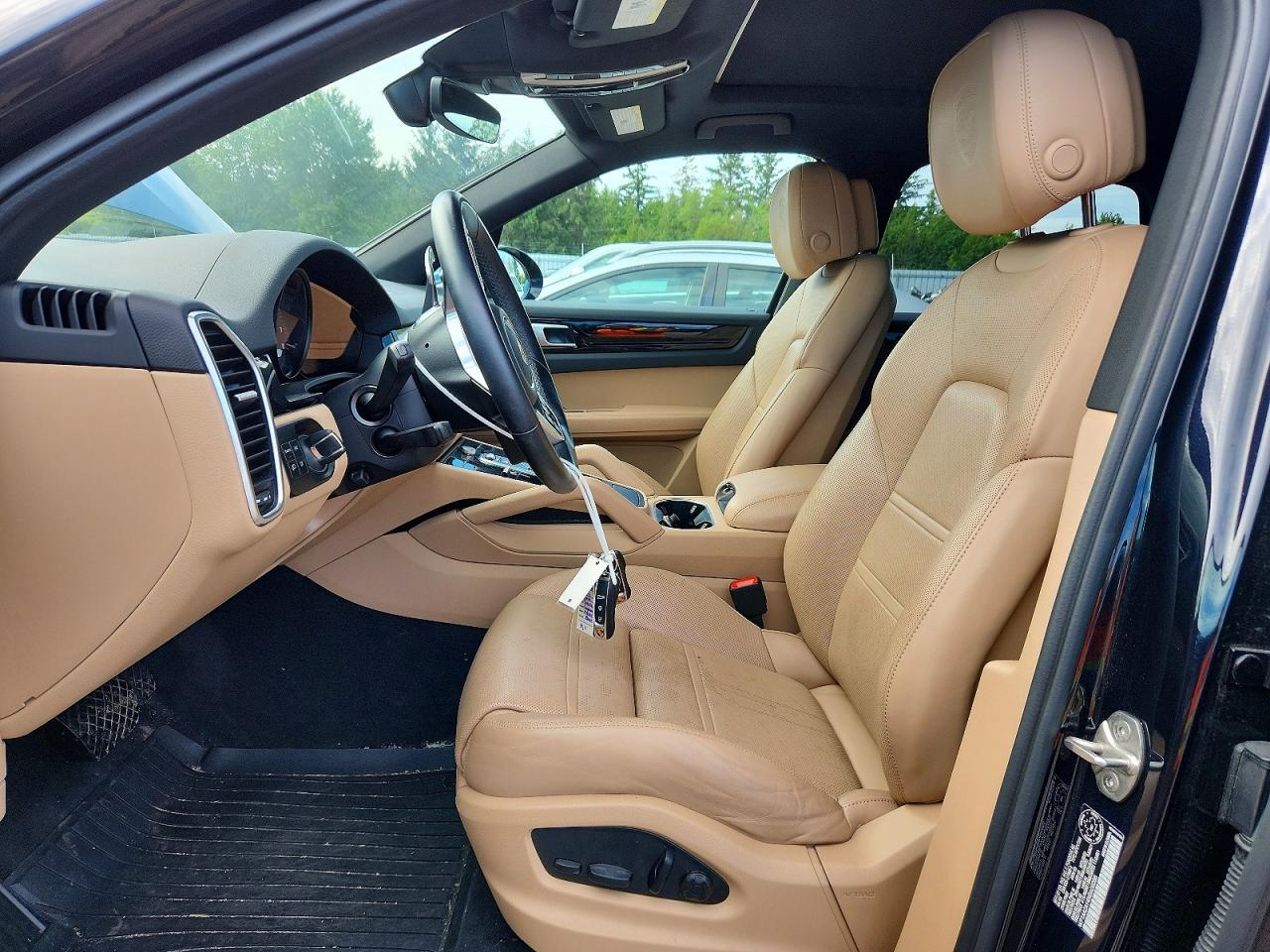 2022 PORSCHE CAYENNE Base