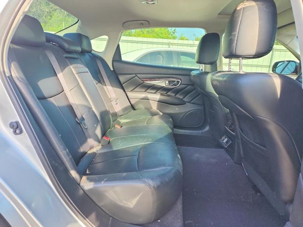 2015 INFINITI Q70L