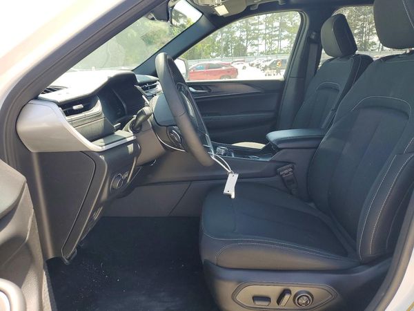 2025 JEEP GRAND CHEROKEE Laredo, Altitude
