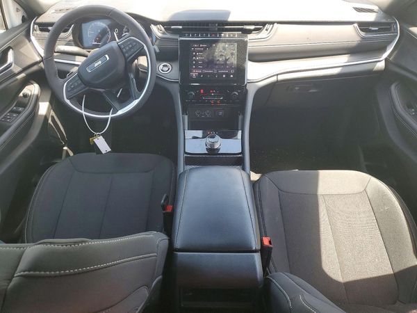 2025 JEEP GRAND CHEROKEE Laredo, Altitude