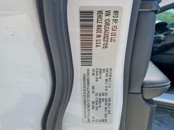 2025 JEEP GRAND CHEROKEE Laredo, Altitude