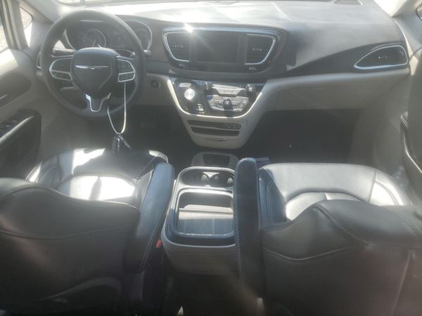 2020 CHRYSLER VOYAGER