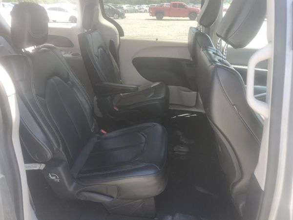 2020 CHRYSLER VOYAGER