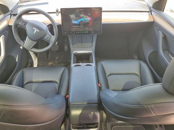 2025 TESLA MODEL Y
