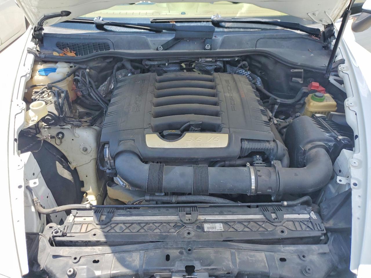 2012 PORSCHE CAYENNE
