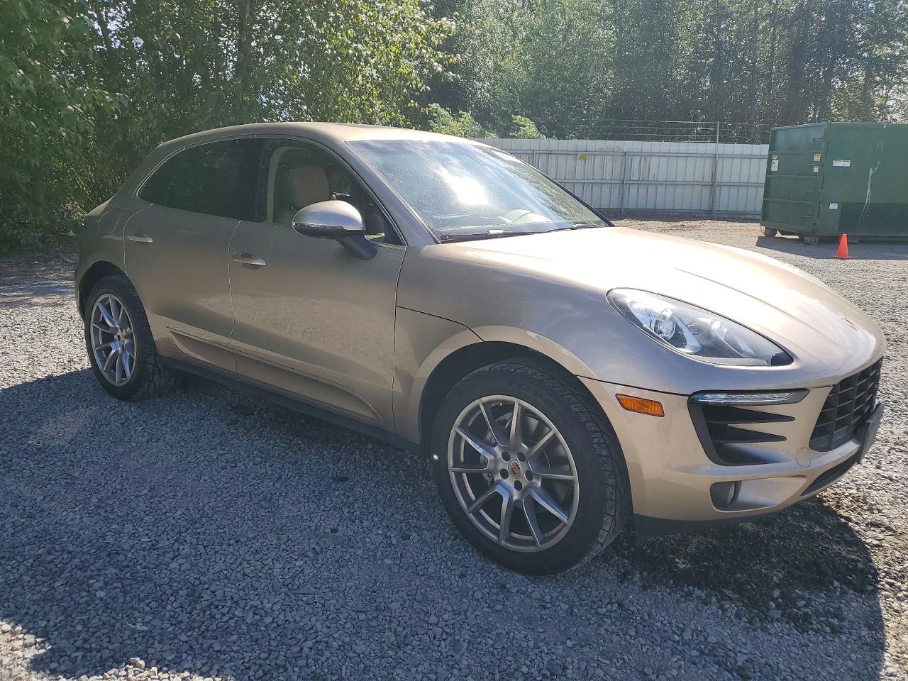 2016 PORSCHE MACAN