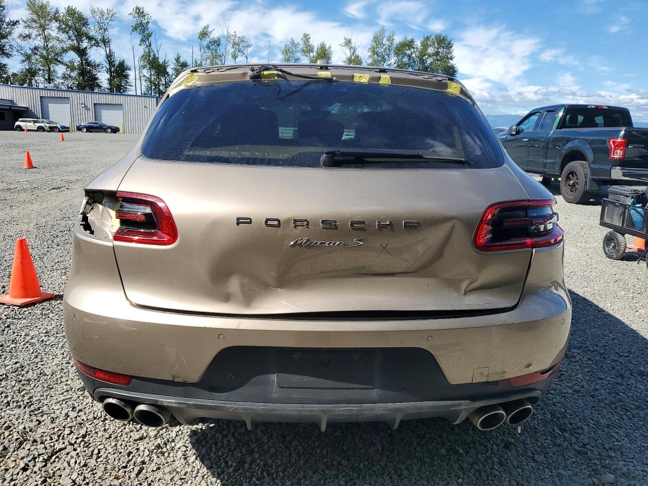 2016 PORSCHE MACAN