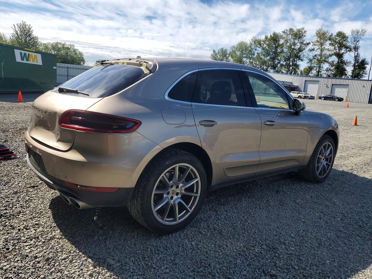 2016 PORSCHE MACAN