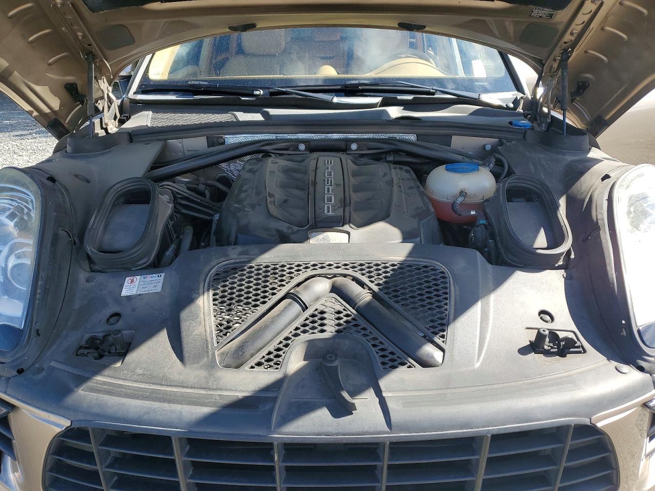 2016 PORSCHE MACAN
