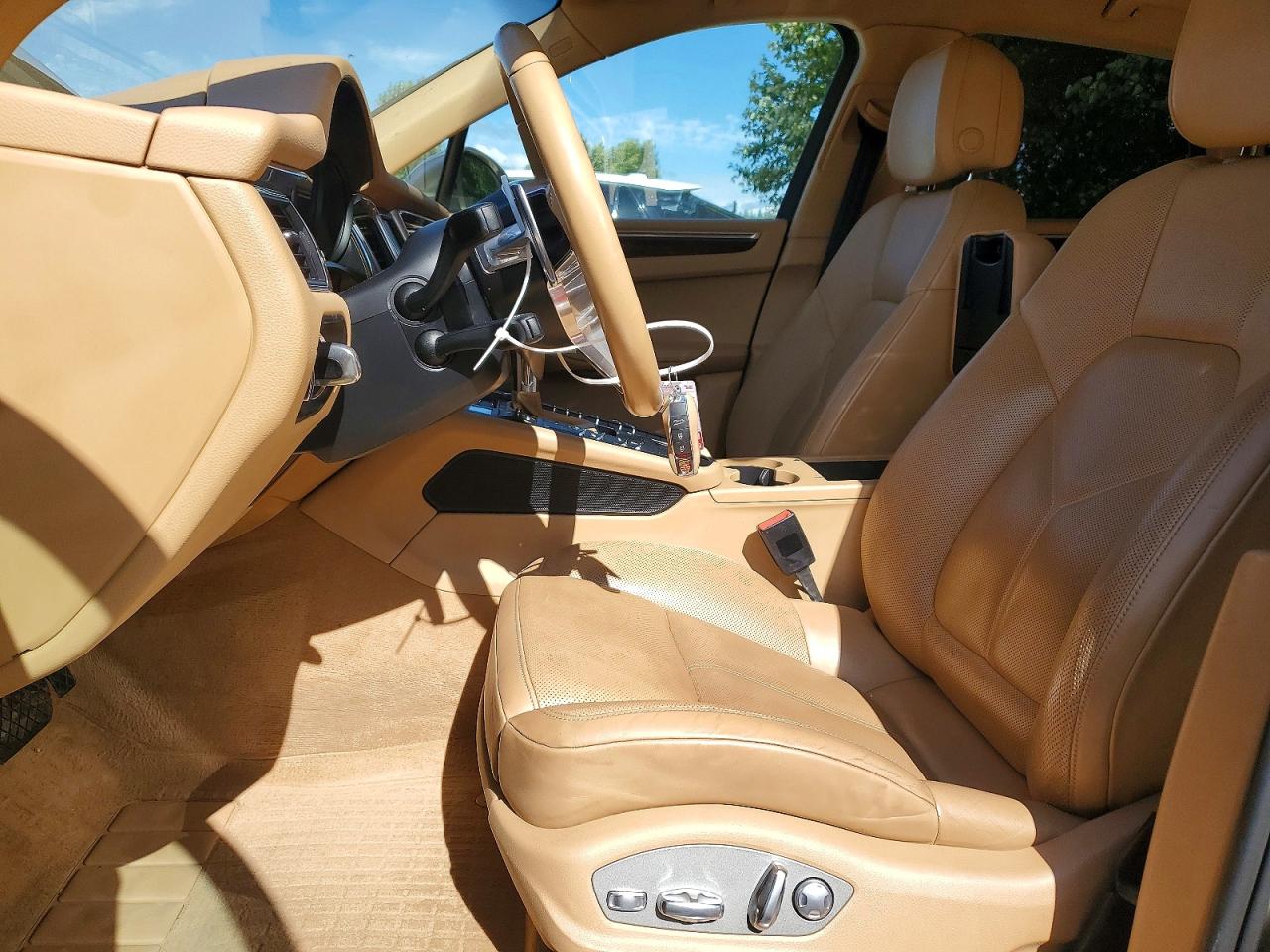 2016 PORSCHE MACAN