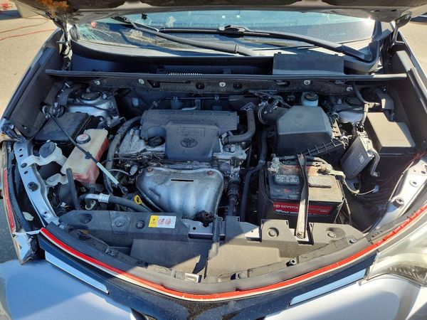 2018 TOYOTA RAV4 Ltd/Platinum — Engine bay