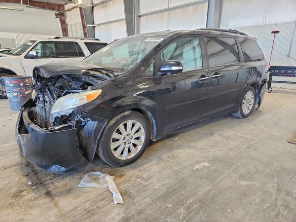 2013 TOYOTA SIENNA