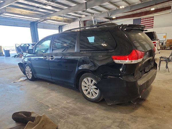 2013 TOYOTA SIENNA