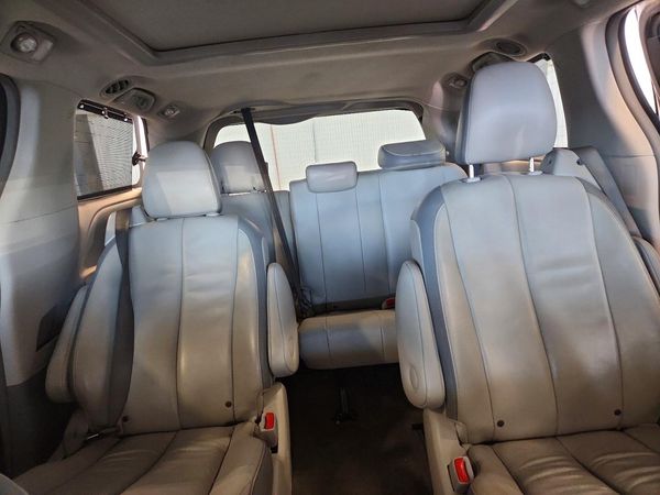 2013 TOYOTA SIENNA
