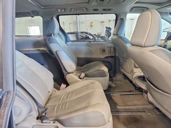 2013 TOYOTA SIENNA