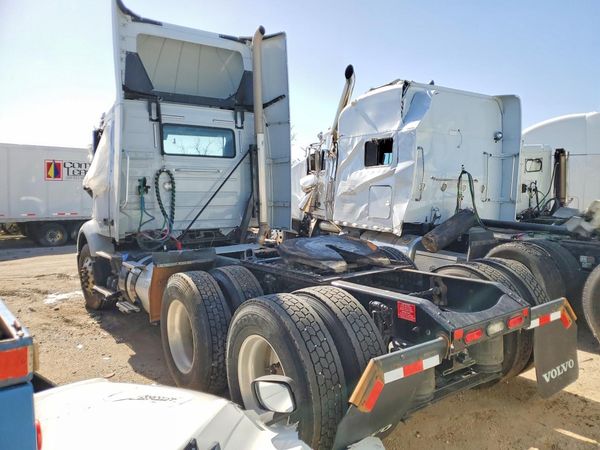 2019 VOLVO VNR