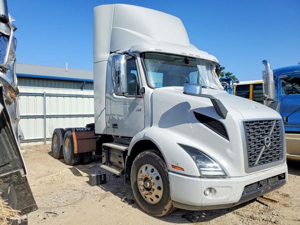 2019 VOLVO VNR