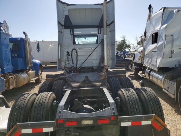 2019 VOLVO VNR